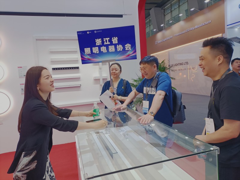 副理事晨辉 (1)